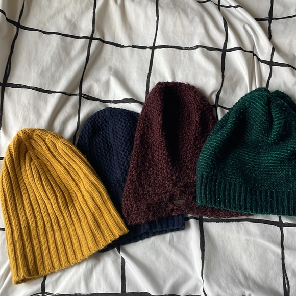 Beanie bundle! Winter hats stay warm - Picture 3 of 11
